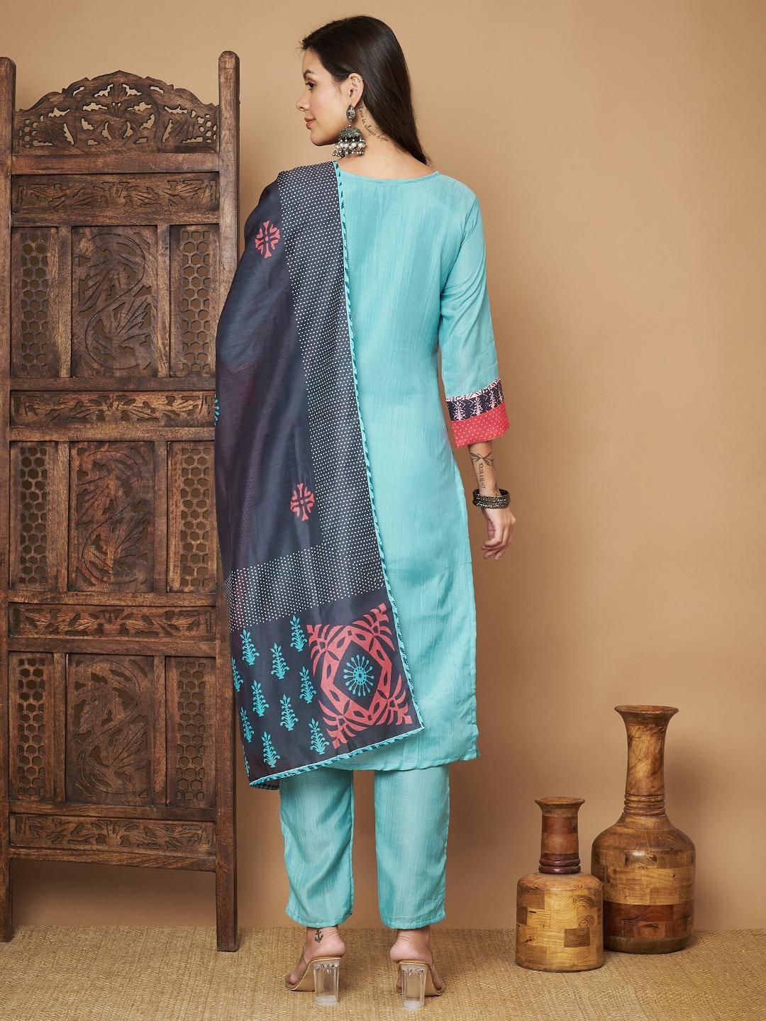 Women Printed Straight Kurta with Pants & Dupatta Set