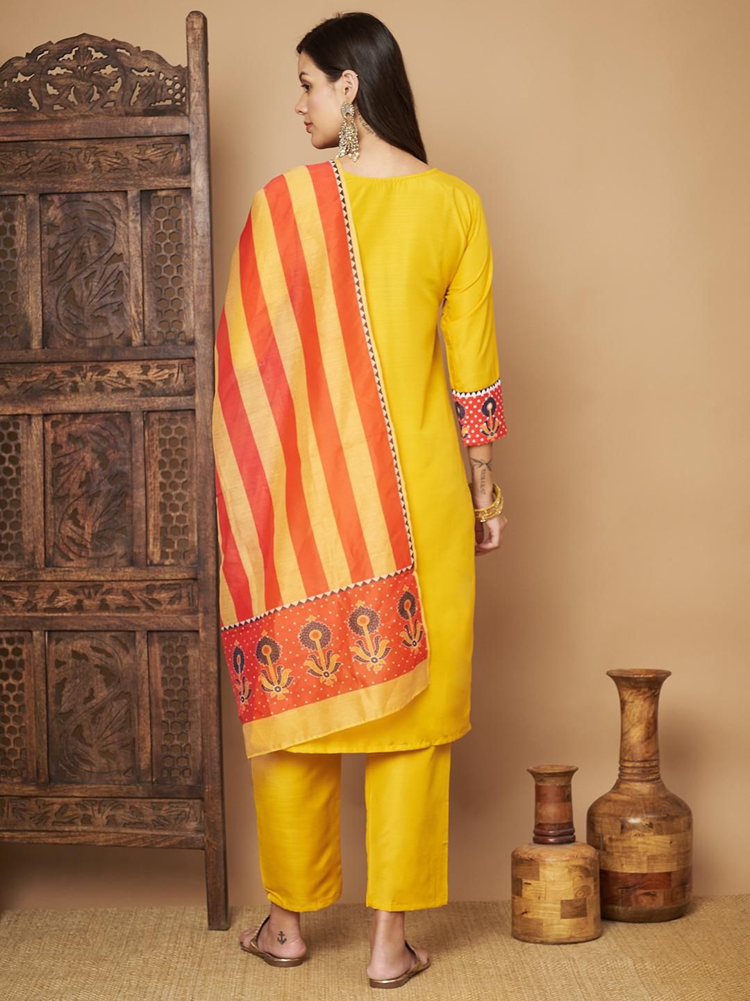 Women Printed Straight Kurta with Pants & Dupatta Set