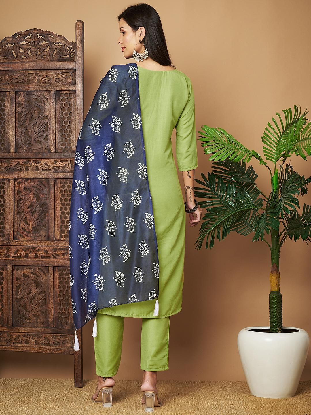 Women Straight Kurta with Floral Print Dupatta