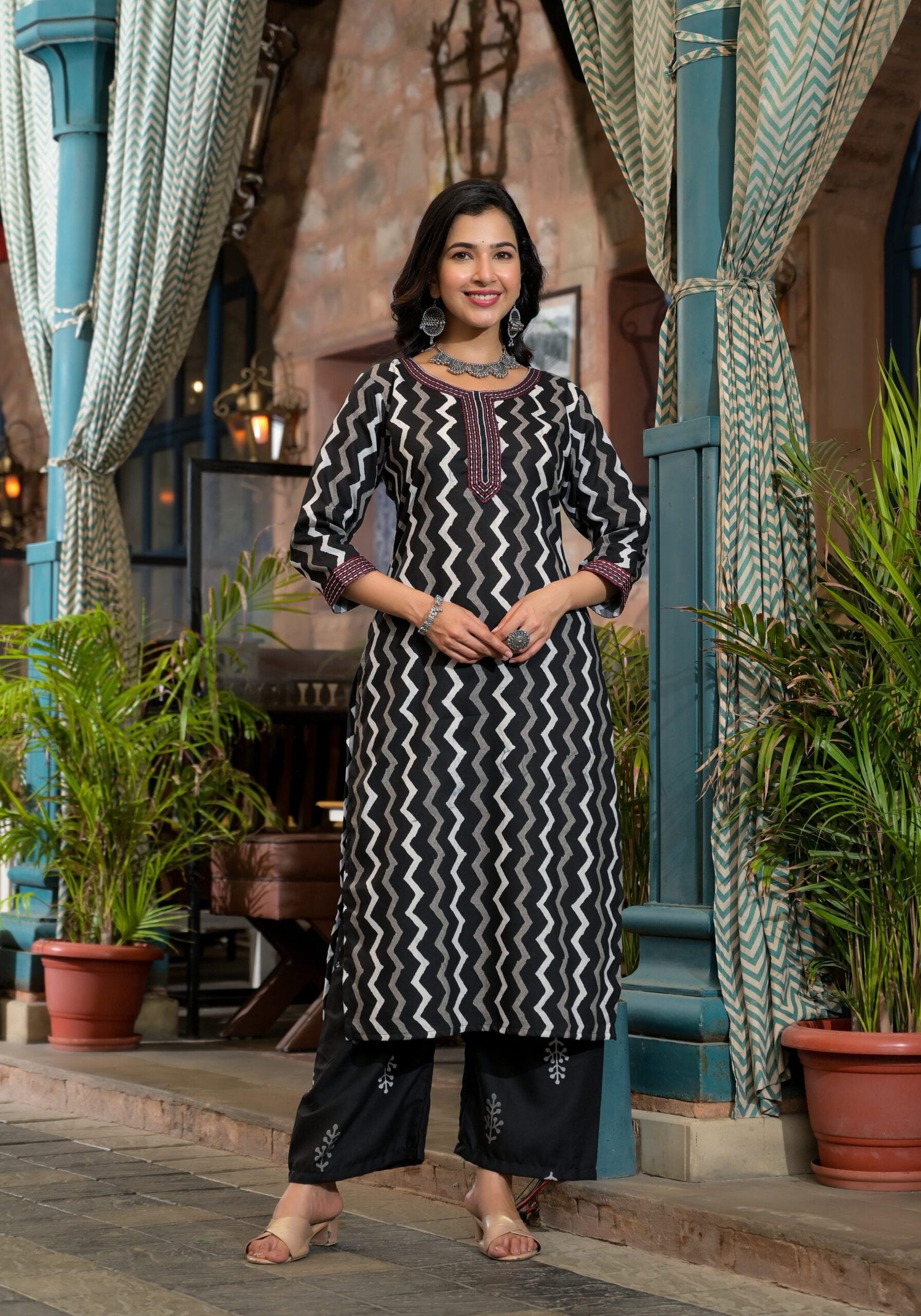 Printed Thread Work Straight Kurta With Trousers & Dupatta