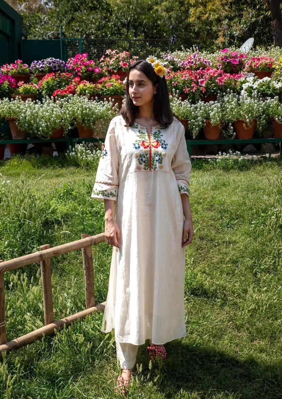 Floral Embroidered Regular Thread Work Pure Cotton Kurta